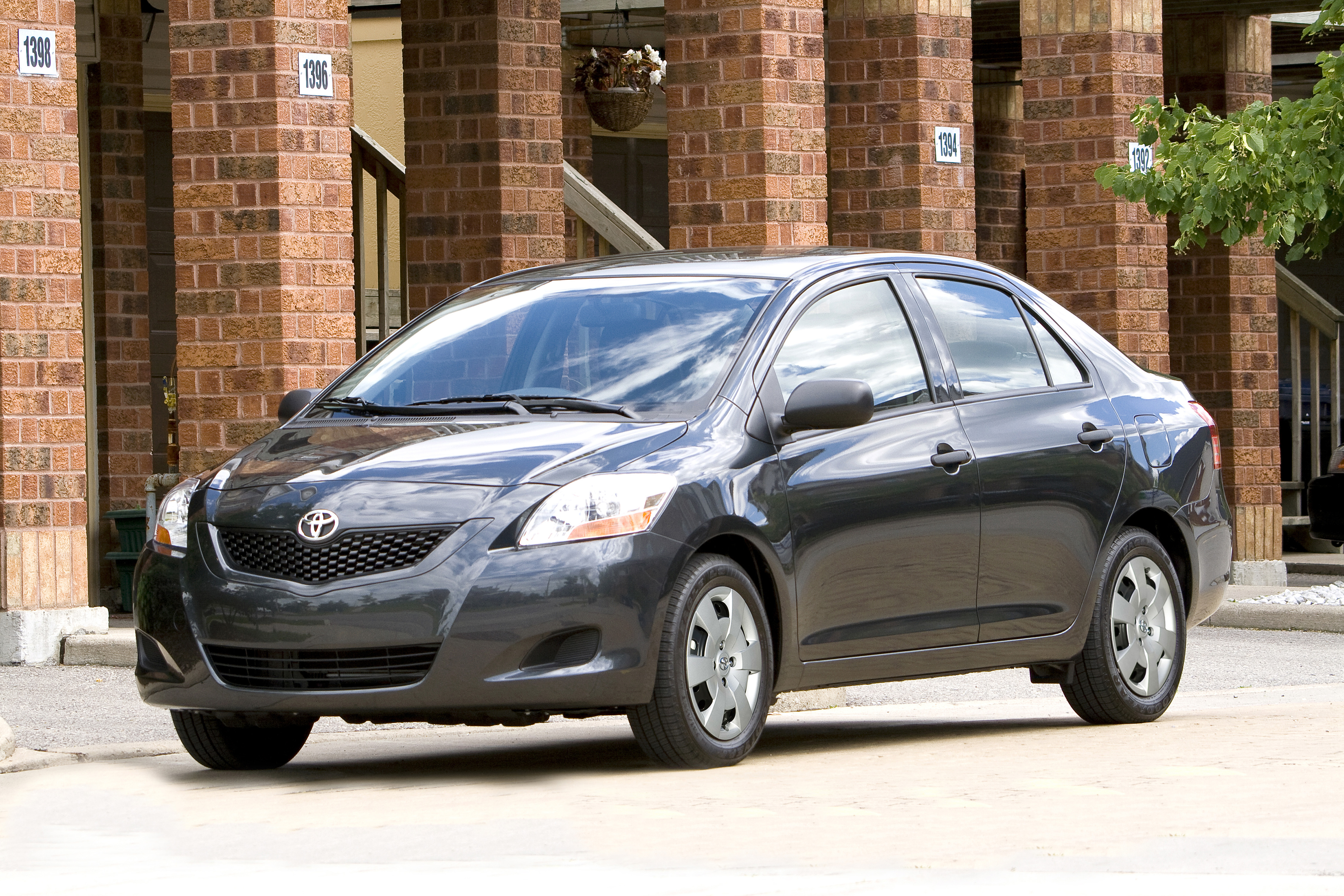 toyota-yaris-2011-seda-2011-toyota-yaris-4-cyl-sedan-4d-average-price