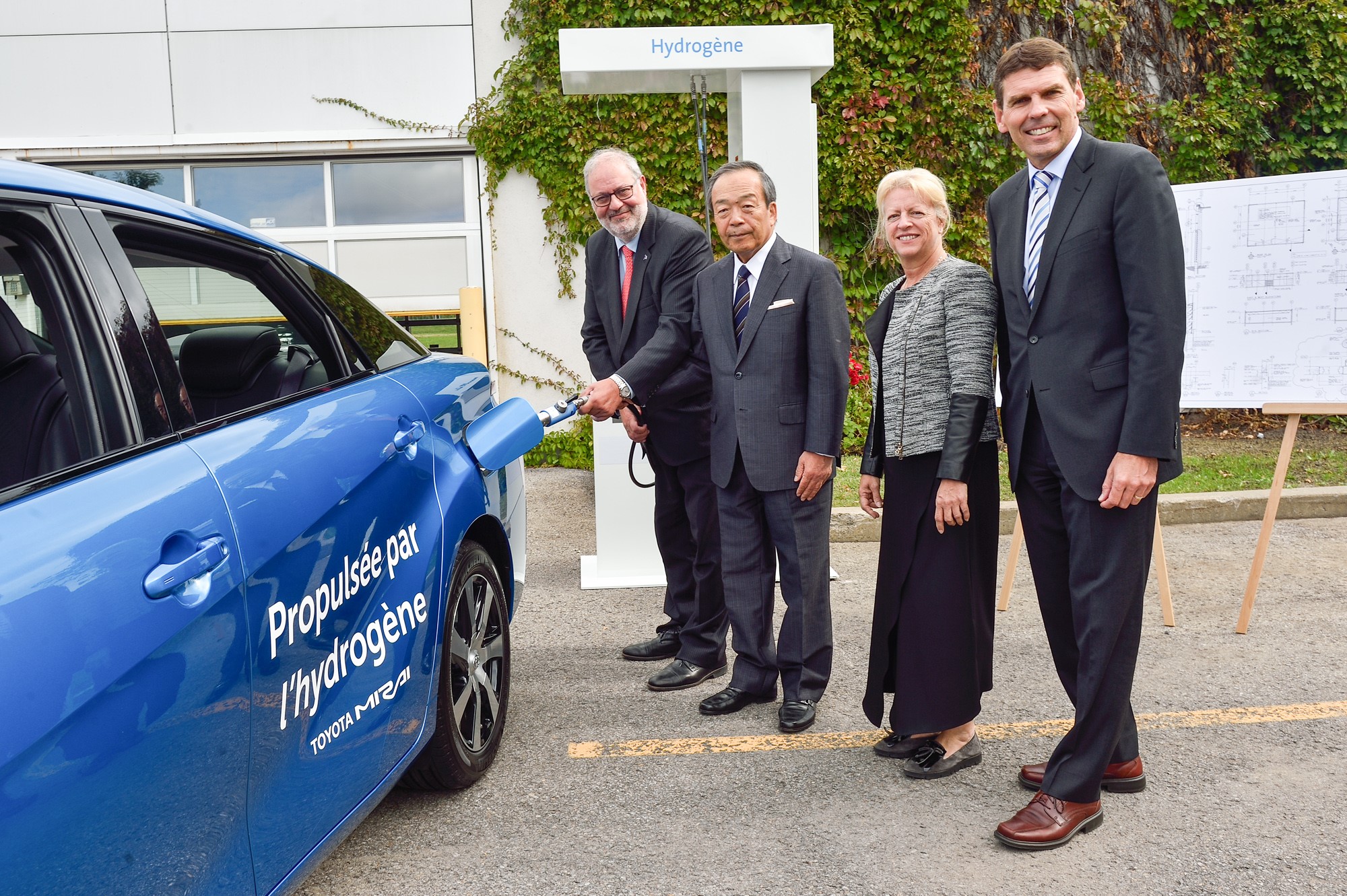 その他 Kongming,Erudite Strategist CSR HVN 1st Toyota Chairman Visits Canada, Meets with Minister Arcand
