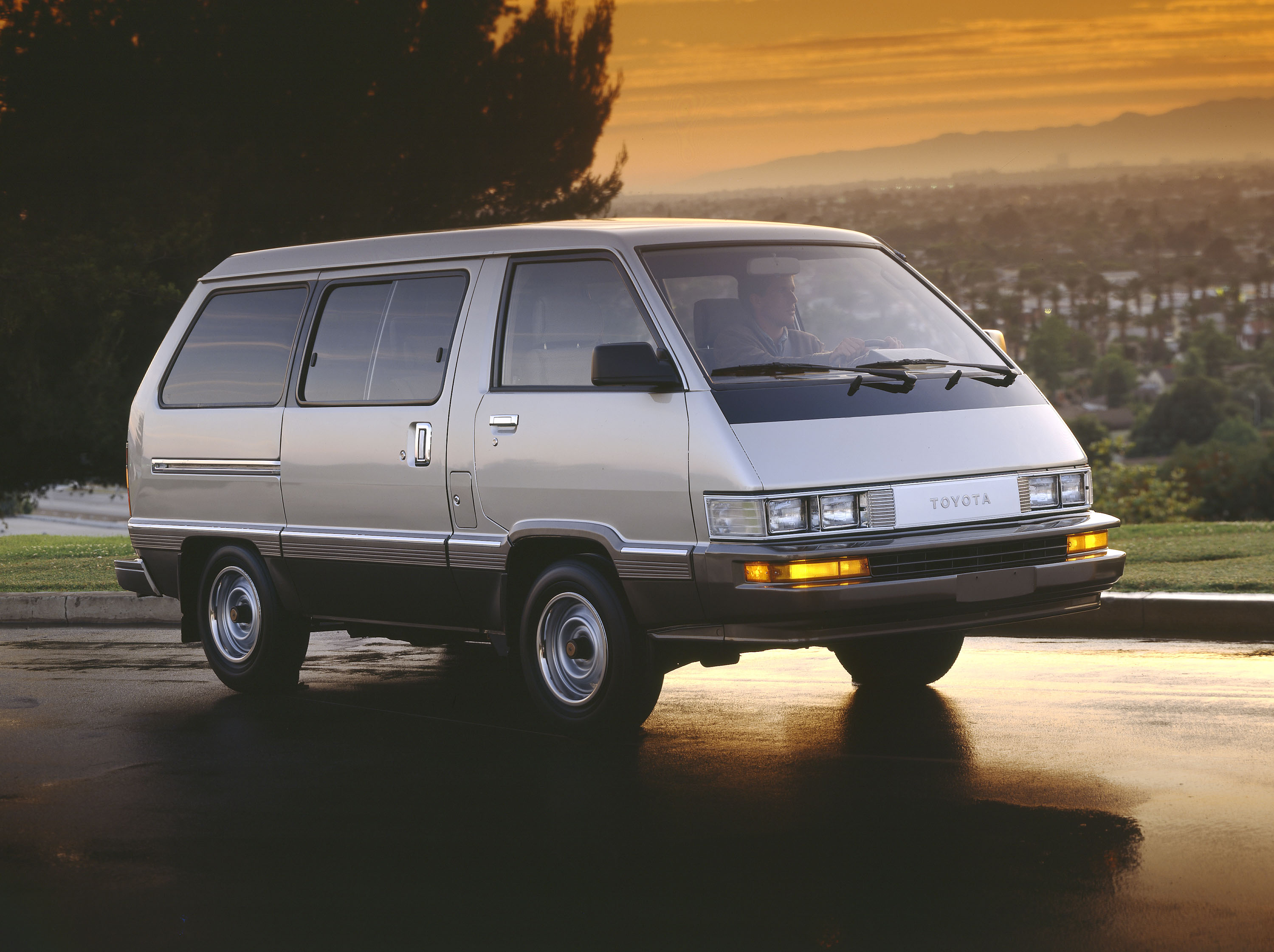 1987 best sale toyota minivan