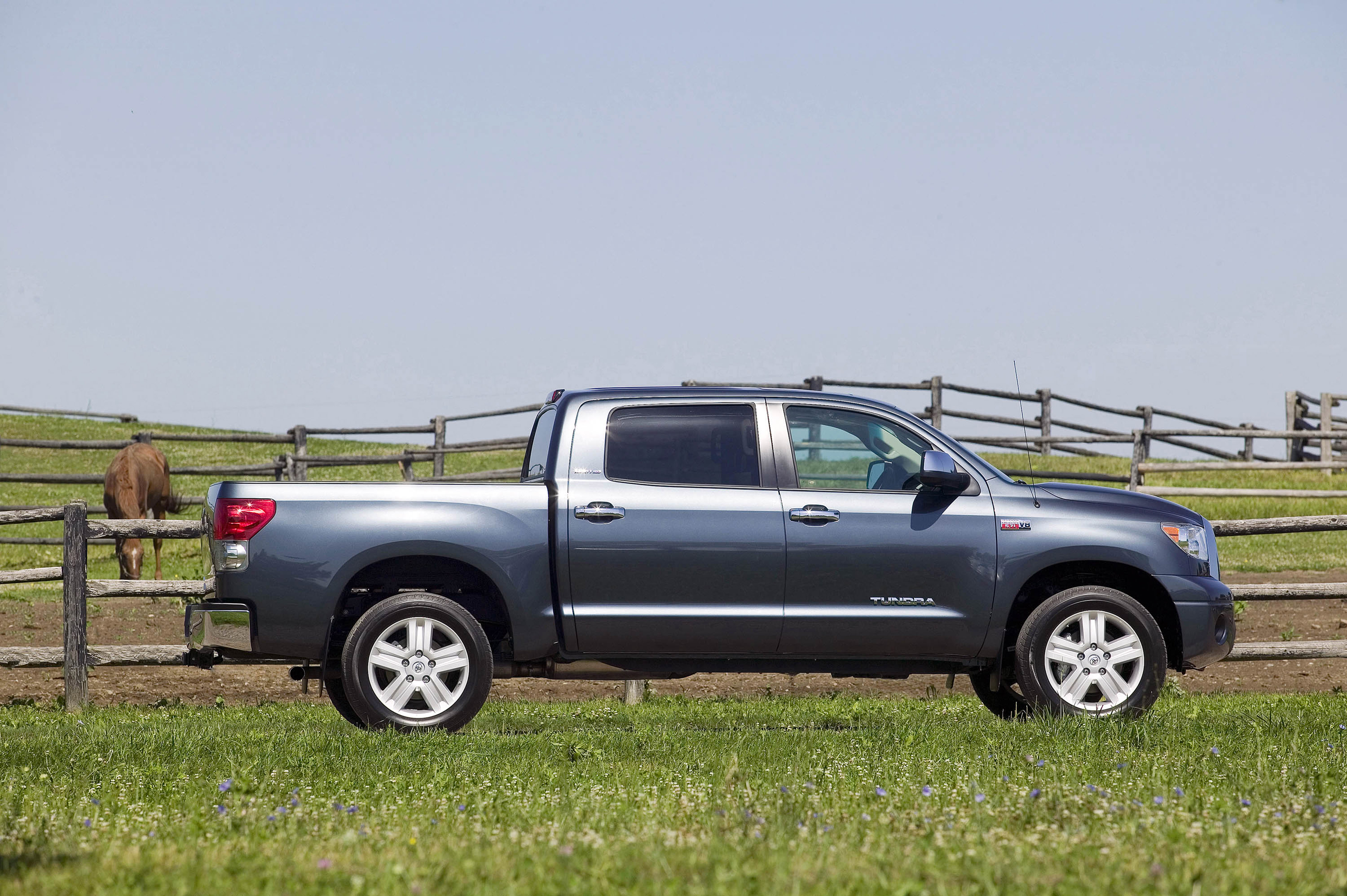 Tundra　英語版 The 2009 Tundra adds new i-FORCE Editions - The Car Guide